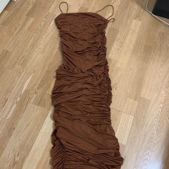 Ruched chocolate brown midi dress - Picture 1 of 2
